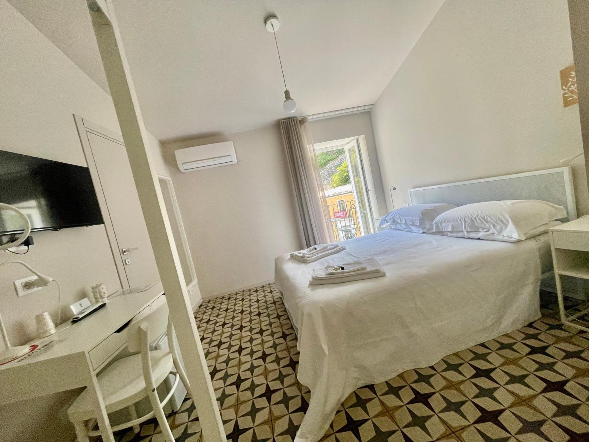 Moronero Hotel Рагуза Екстериор снимка